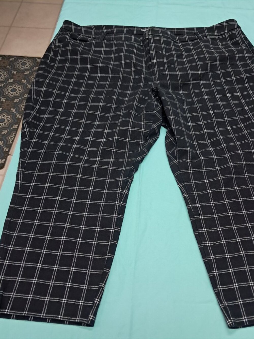 Old Navy High Rise Pixie Never Fade Black Plaid Pants Size 28